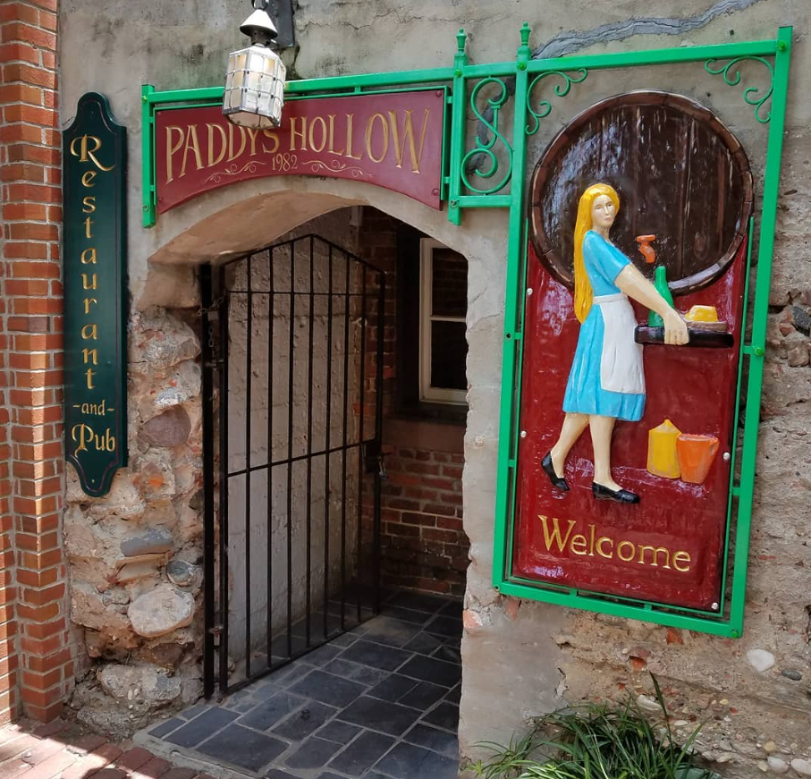 Paddy's Hollow Restaurant & Irish Pub cover